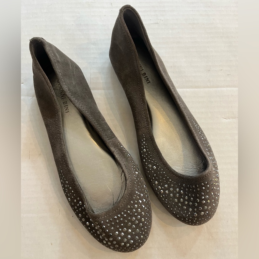 Gianni Bini gray suede embellished sparkly ballerina flats size 9.5